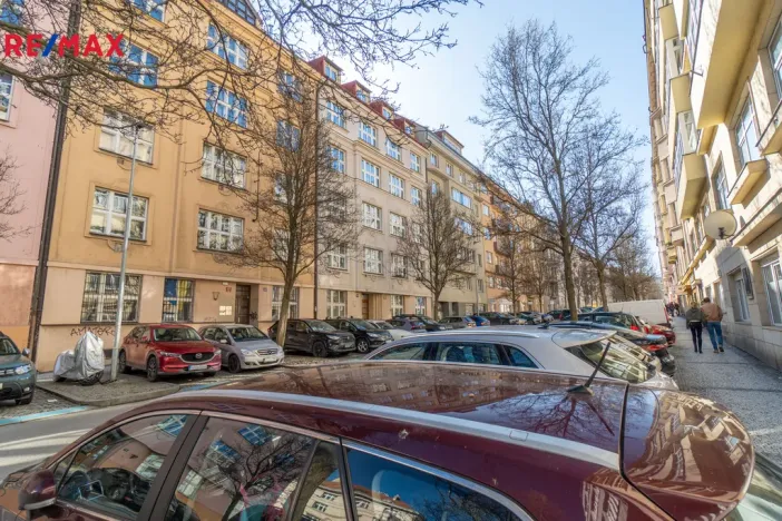 Pronájem bytu 1+1, Praha - Bubeneč, Eliášova, 55 m2
