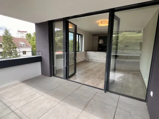 Pronájem bytu 2+kk, Praha - Karlín, U Sluncové, 65 m2