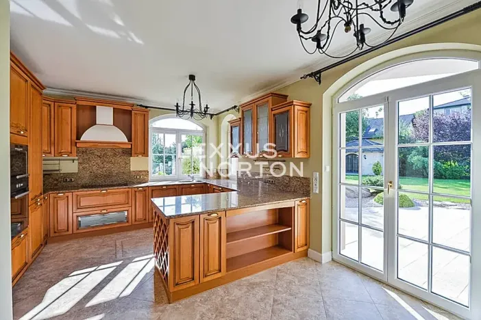 Pronájem vily, Praha - Nebušice, Spojová, 600 m2