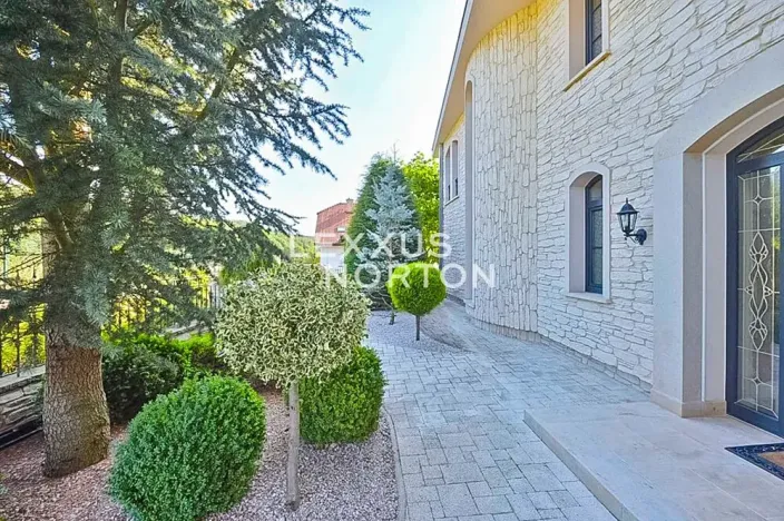 Pronájem vily, Praha - Nebušice, Spojová, 600 m2