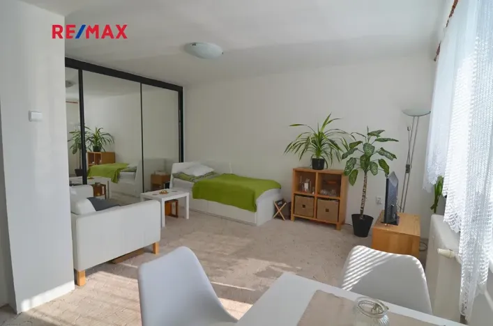 Pronájem bytu 1+kk, Praha - Zbraslav, Tunelářů, 37 m2