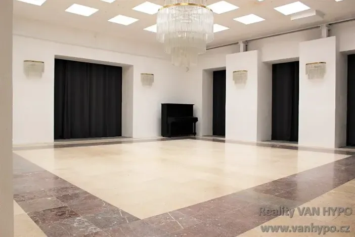 Prodej činžovního domu, Žatec, náměstí Svobody, 1500 m2