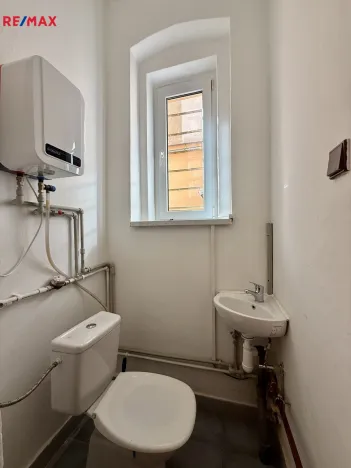 Pronájem obchodního prostoru, Karlovy Vary, Hynaisova, 42 m2