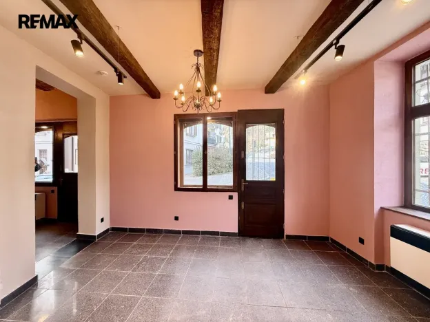 Pronájem obchodního prostoru, Karlovy Vary, Hynaisova, 42 m2