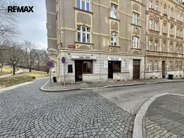 Pronájem obchodního prostoru, Karlovy Vary, Hynaisova, 42 m2