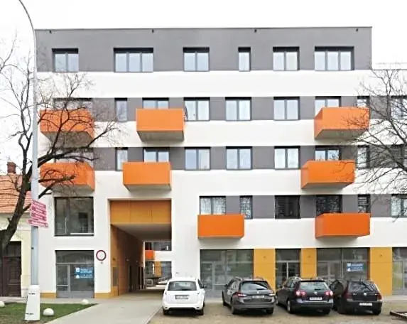 Pronájem garážového stání, Brno, Mojmírovo náměstí, 13 m2