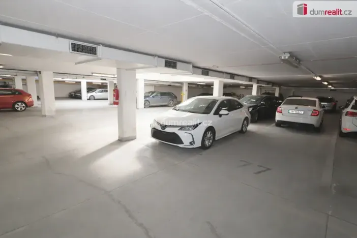 Pronájem garáže, Praha - Žižkov, V kapslovně, 12 m2