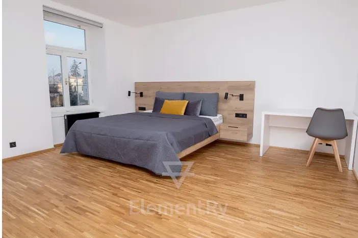 Pronájem bytu 2+kk, Hradec Králové, Komenského, 76 m2