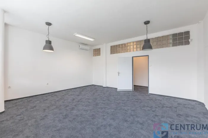 Pronájem kanceláře, Praha - Holešovice, U Pergamenky, 225 m2