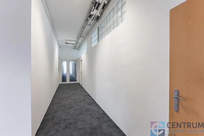 Pronájem kanceláře, Praha - Holešovice, U Pergamenky, 225 m2
