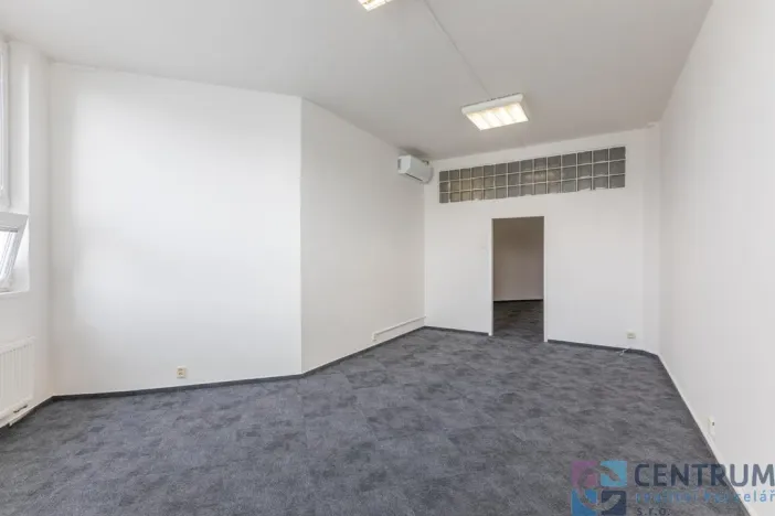 Pronájem kanceláře, Praha - Holešovice, U Pergamenky, 225 m2