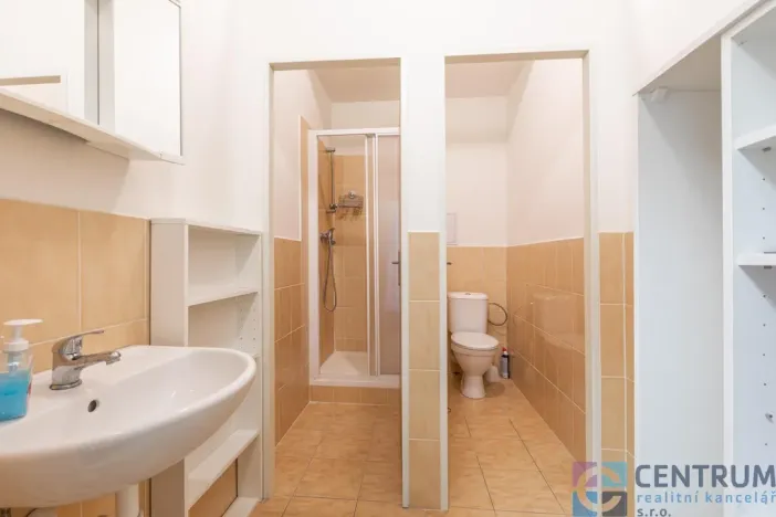 Pronájem kanceláře, Praha - Holešovice, U Pergamenky, 225 m2