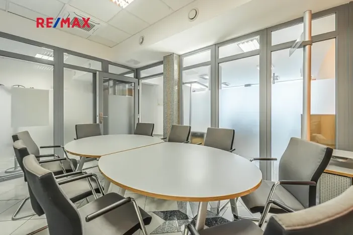 Pronájem kanceláře, Kladno, Osvoboz. pol. vězňů, 183 m2