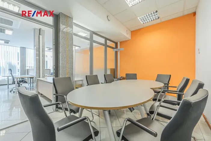 Pronájem kanceláře, Kladno, Osvoboz. pol. vězňů, 183 m2