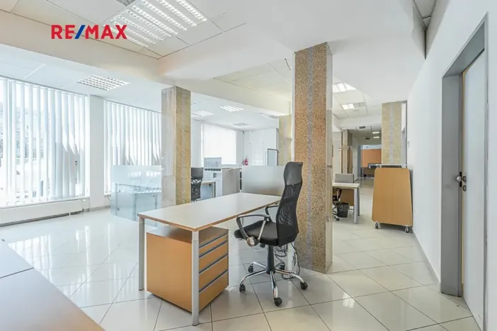 Pronájem kanceláře, Kladno, Osvoboz. pol. vězňů, 183 m2