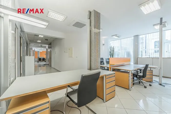 Pronájem kanceláře, Kladno, Osvoboz. pol. vězňů, 183 m2