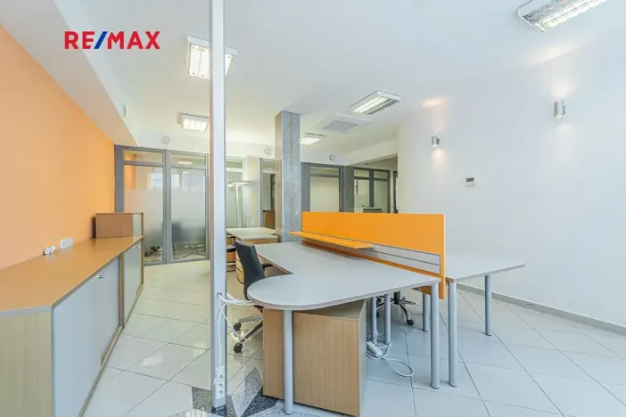 Pronájem kanceláře, Kladno, Osvoboz. pol. vězňů, 183 m2