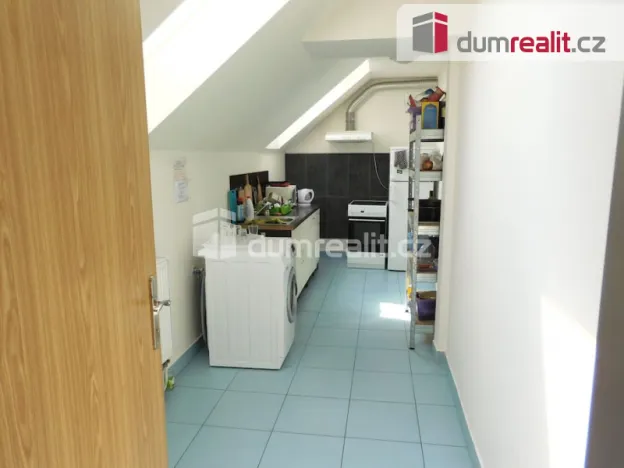 Pronájem bytu 1+kk, Praha - Kobylisy, Zenklova, 20 m2