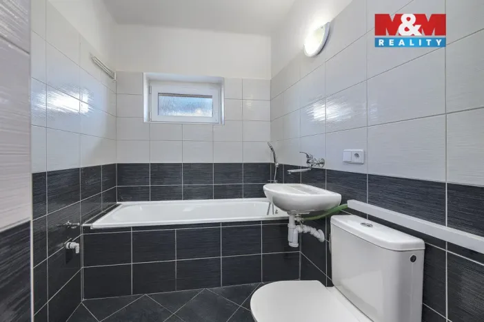 Prodej bytu 2+1, Chvaletice, 50 m2