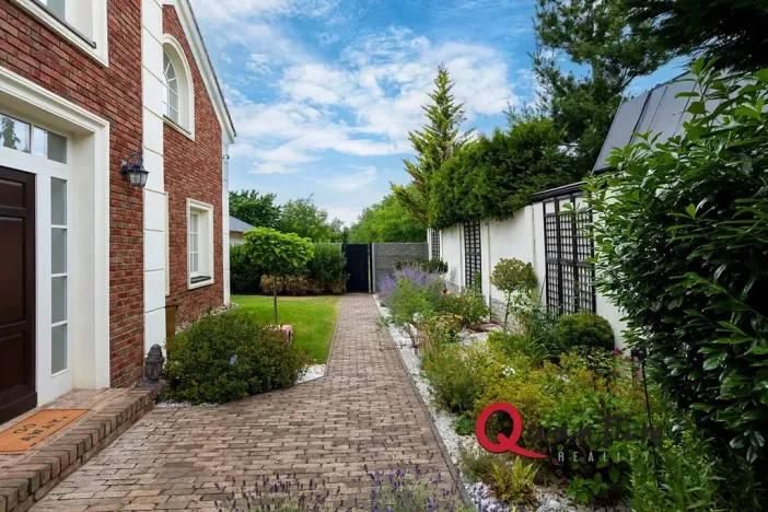 Prodej rodinného domu, Praha - Horní Počernice, Na Myšině, 327 m2