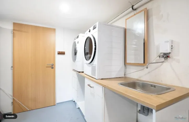 Prodej rodinného domu, Praha - Kyje, Hodějovská, 220 m2