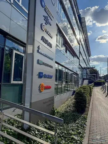 Pronájem obchodního prostoru, Praha - Dejvice, Evropská, 408 m2