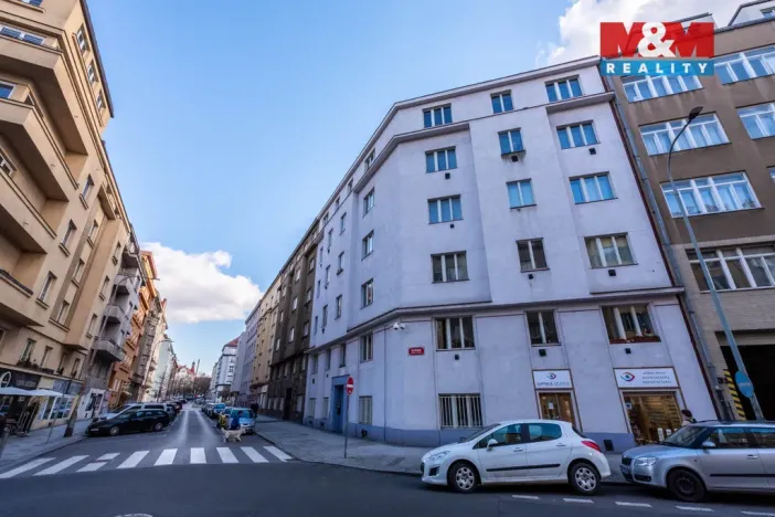 Pronájem bytu 1+kk, Praha - Dejvice, Kafkova, 33 m2