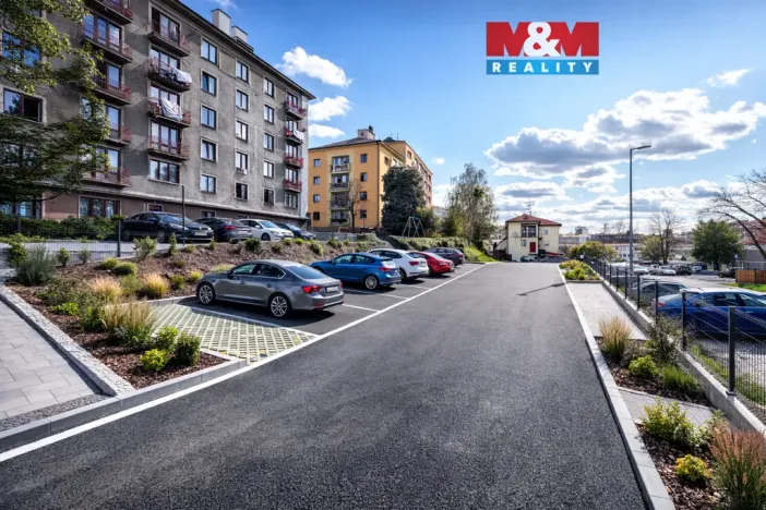 Pronájem garážového stání, Náchod, Českých bratří, 13 m2