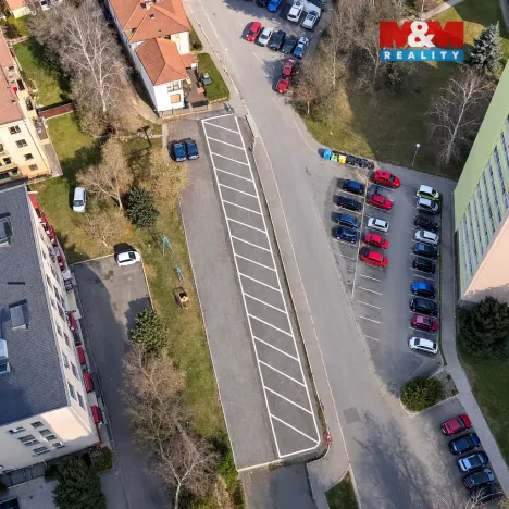 Pronájem garážového stání, Náchod, Českých bratří, 13 m2