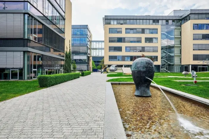 Pronájem kanceláře, Praha - Jinonice, Radlická, 1000 m2