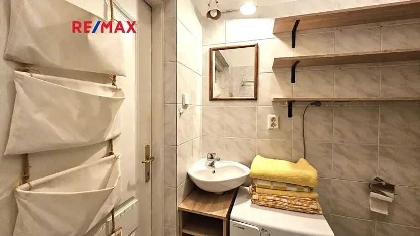 Pronájem bytu 2+kk, Praha - Břevnov, U Ladronky, 50 m2