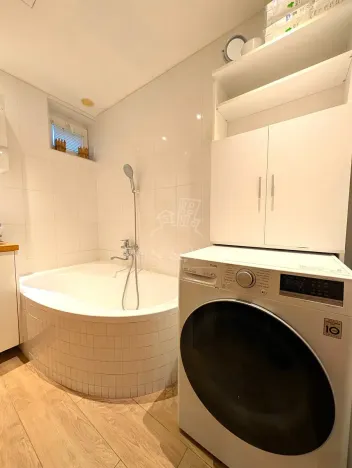 Prodej bytu 3+kk, Praha - Kobylisy, Klíčanská, 74 m2