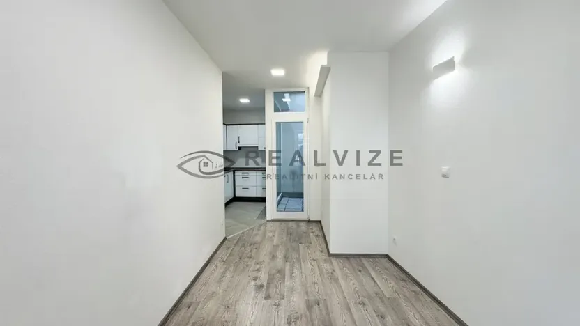 Pronájem bytu 1+kk, České Budějovice, Kněžská, 27 m2