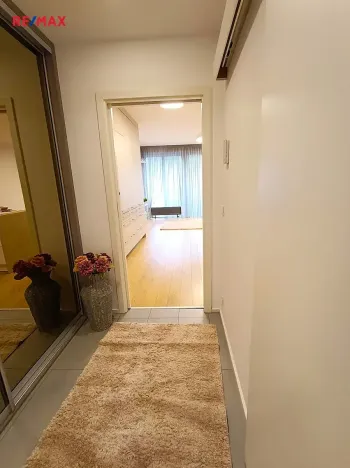 Pronájem bytu 1+kk, Praha - Vršovice, Altajská, 40 m2