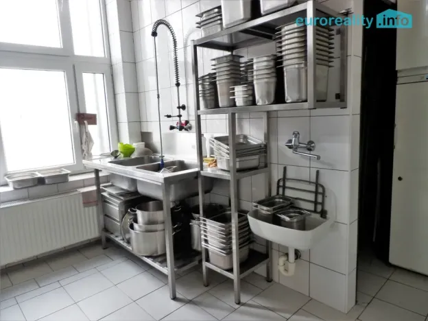 Pronájem restaurace, Praha - Dubeč, Městská, 322 m2