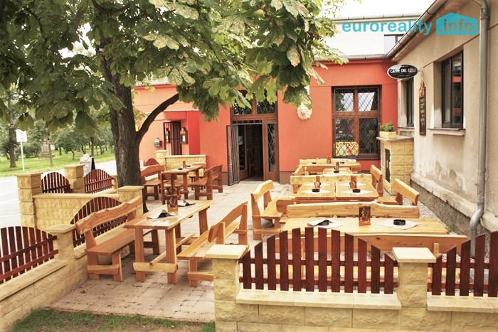 Pronájem restaurace, Praha - Dubeč, Městská, 322 m2