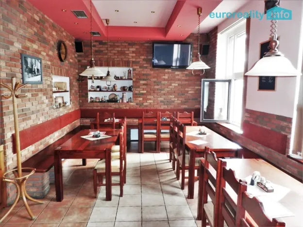 Pronájem restaurace, Praha - Dubeč, Městská, 322 m2