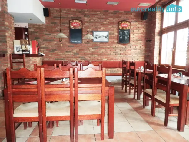 Pronájem restaurace, Praha - Dubeč, Městská, 322 m2