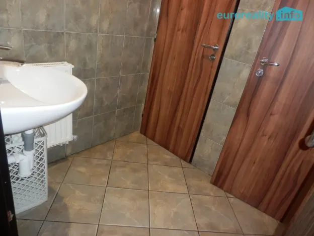 Pronájem restaurace, Praha - Dubeč, Městská, 322 m2