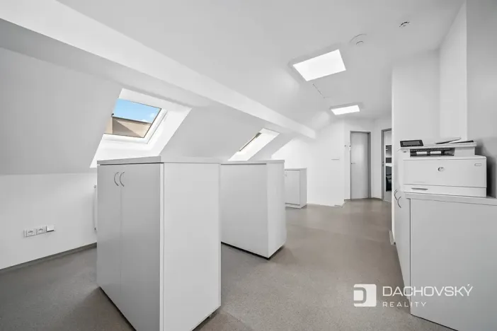 Prodej kanceláře, Pardubice, K Dolíčku, 374 m2