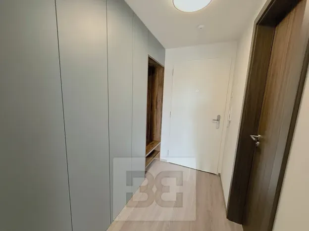 Pronájem bytu 1+kk, Praha - Hloubětín, Poděbradská, 37 m2