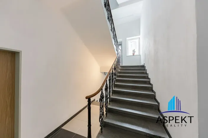 Pronájem bytu 3+1, Praha - Vinohrady, Londýnská, 105 m2