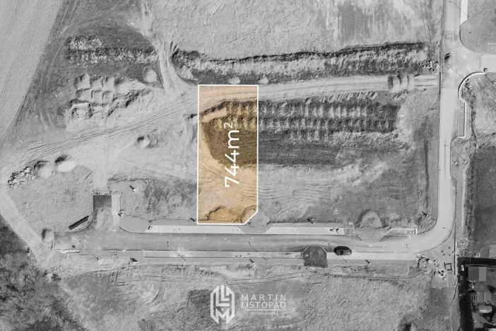 Prodej pozemku pro bydlení, Komárov, 743 m2