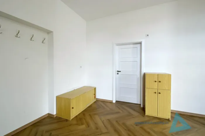 Pronájem bytu 1+kk, Nová Paka, Zahradní, 42 m2