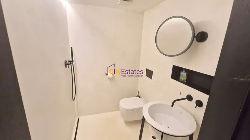 Prodej kanceláře, Praha - Smíchov, Janáčkovo nábřeží, 85 m2