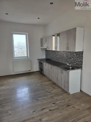 Pronájem bytu 3+1, Lom, nám. Republiky, 103 m2