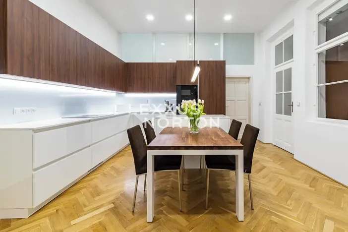 Prodej bytu 3+1, Praha - Nové Město, Soukenická, 99 m2