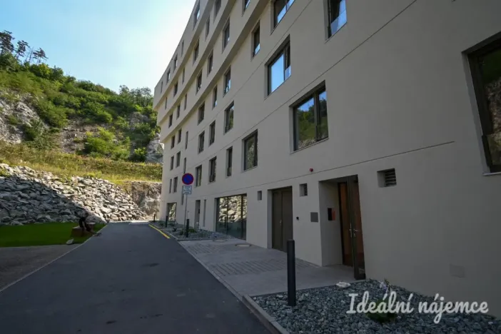 Pronájem bytu 2+kk, Brno, Bystrcká, 57 m2