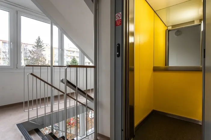 Pronájem bytu 1+kk, Praha - Střížkov, Rumburská, 36 m2