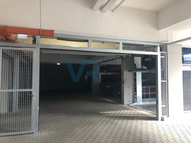 Pronájem garážového stání, České Budějovice, Husova tř., 16 m2